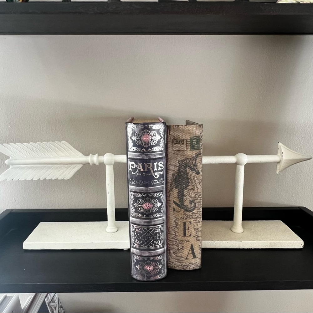 Iron arrow book shelf ends